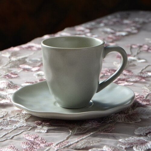 service de table en céramique, vintage: Assiette, Couverts  bols, tasses , sous-tasse