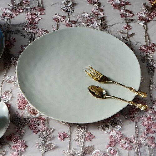 service de table en céramique, vintage: Assiette, Couverts  bols, tasses , sous-tasse